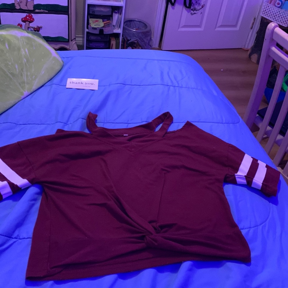 Cropped top size small dark red